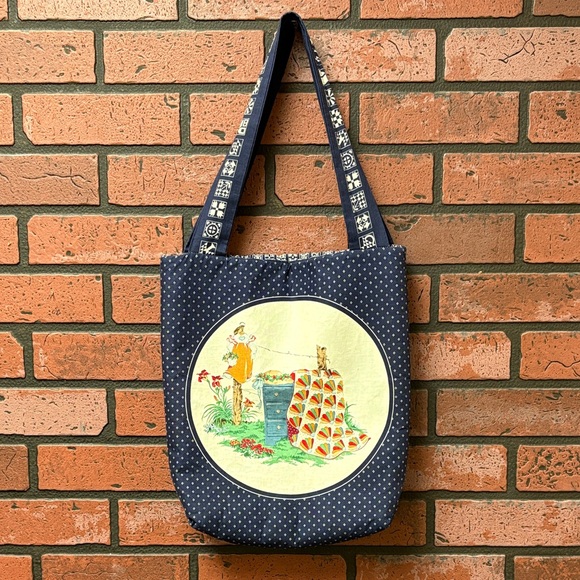 Elegant Navy Blue Tote with Vintage Print - Picture 5 of 6
